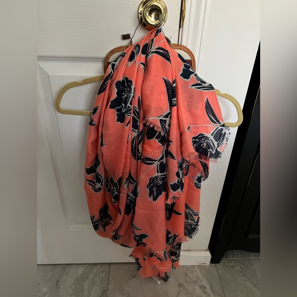 Old Navy scarf euc - Picture 1 of 3